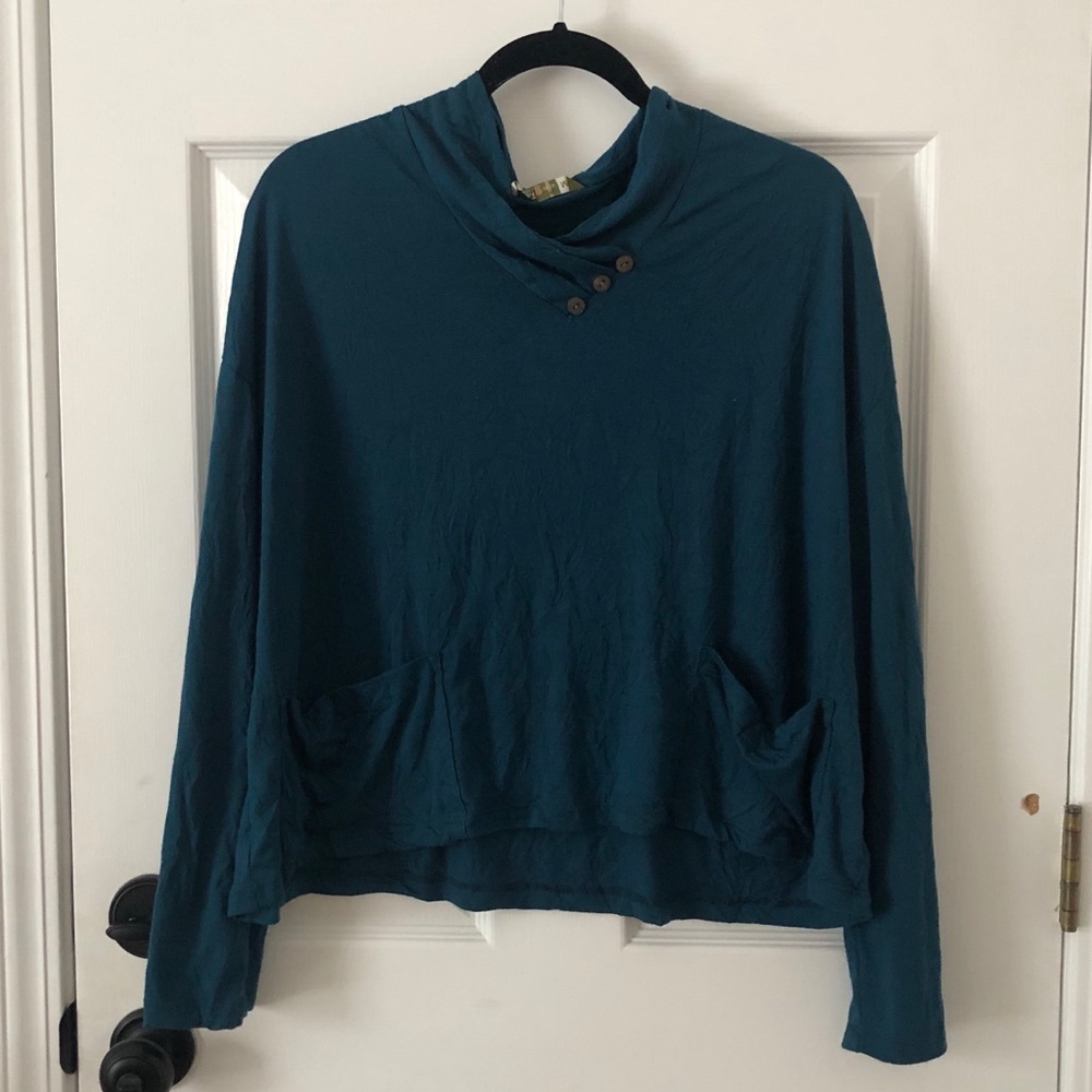 Cropped Long Sleeve Blouse